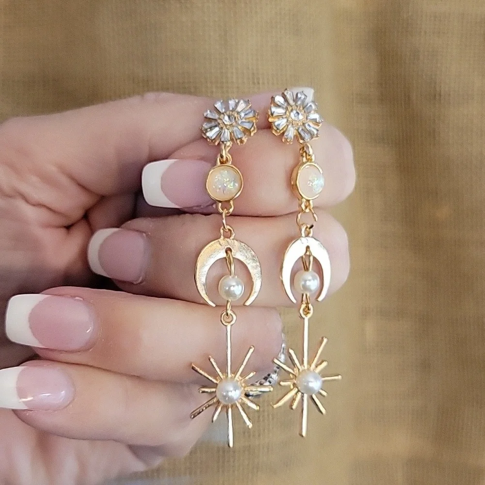 🔥LAST PAIR🔥 Celestial Holiday MCM Dangle Earrings - Picture 4 of 6